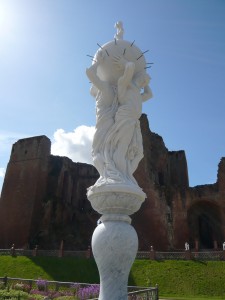 Kenilworth castle Elizabethan garden